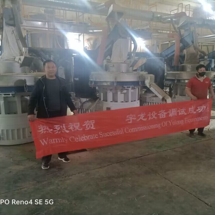 宇龙技术员与客户合影
